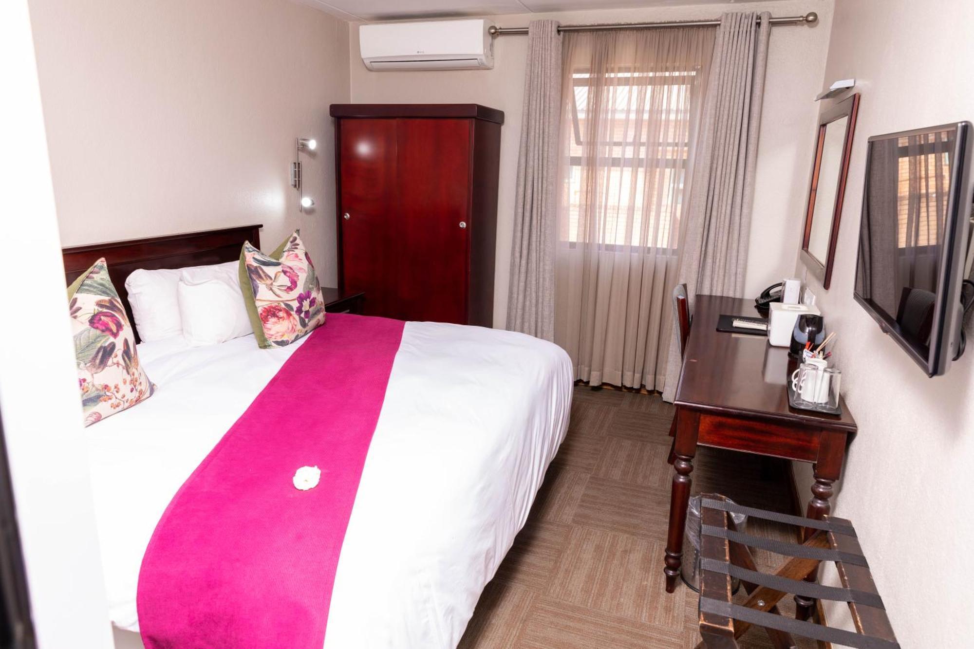 Hotel 247 @